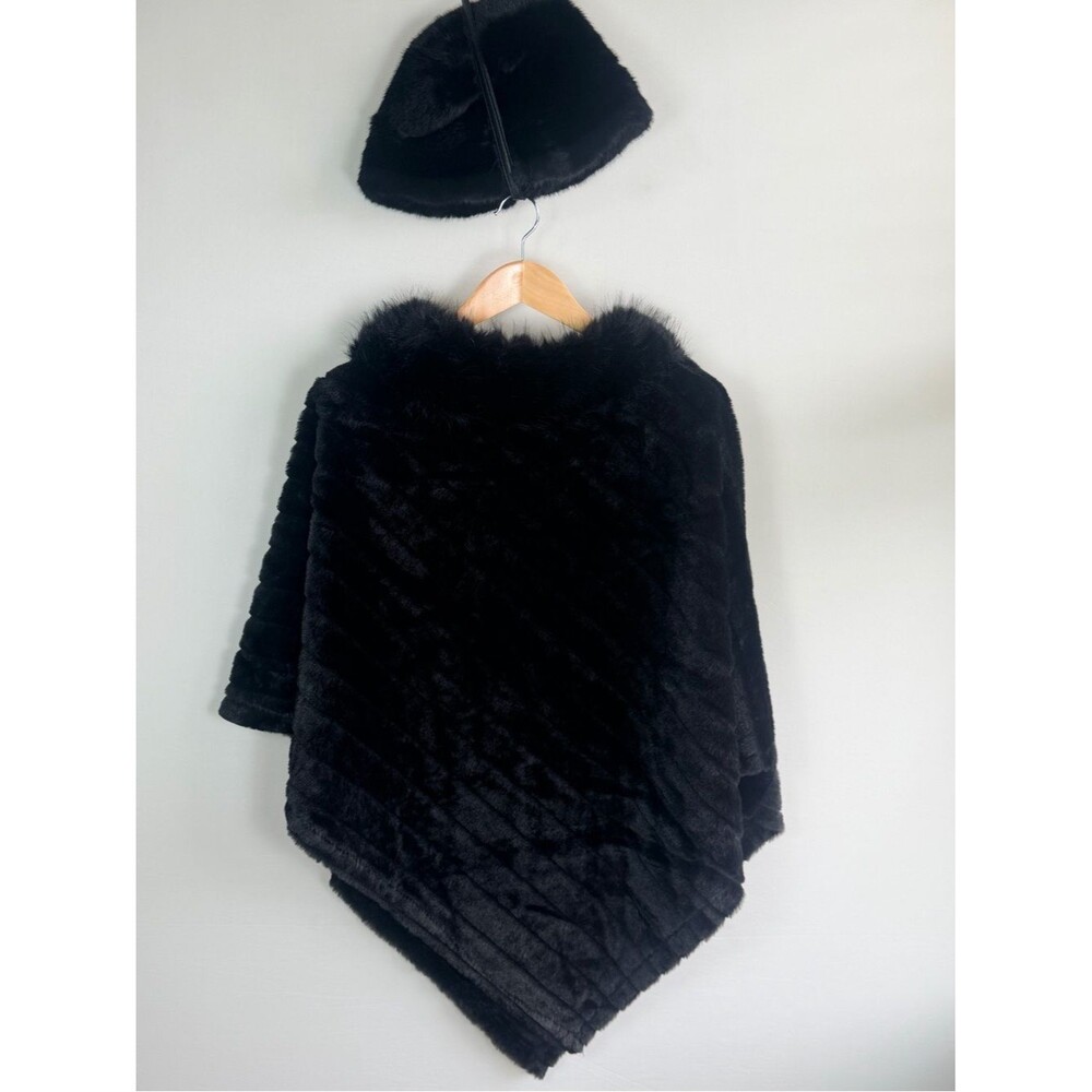 Catherine Malandrino Black Faux Fur Poncho Wrap Hat Included O/S